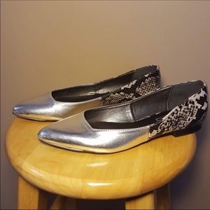 Circus by Sam Edelman pointy toed flats size 6M